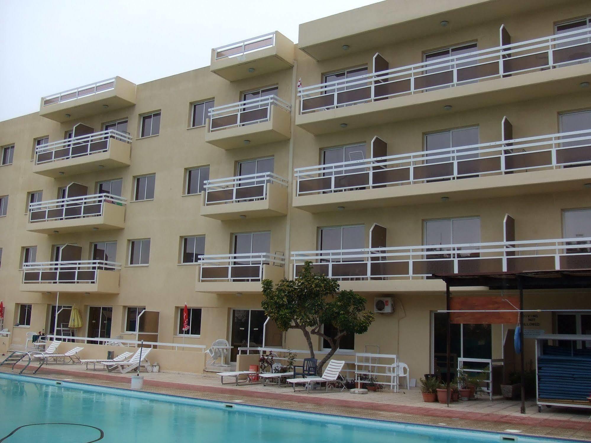 Sunquest Gardens Holiday Resort Limassol Exterior photo